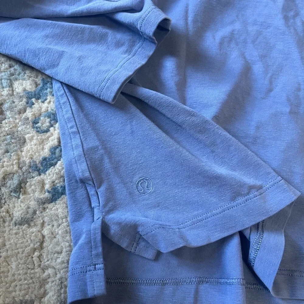 Lululemon periwinkle purple/blueish long sleeve size 8 - Picture 3 of 3
